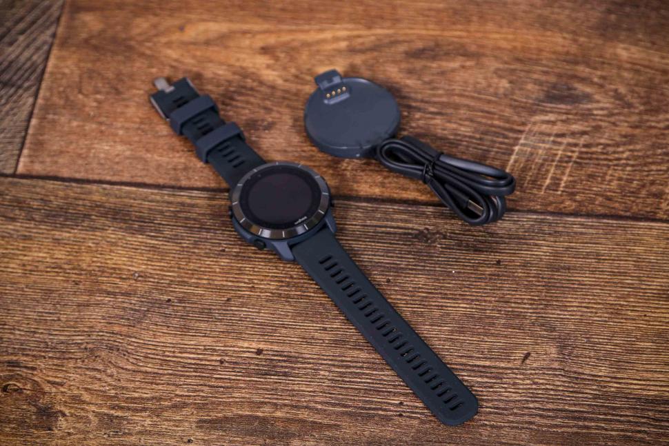 2021 Wahoo ELEMNT RIVAL Multisport Watch - watch and charger.jpg