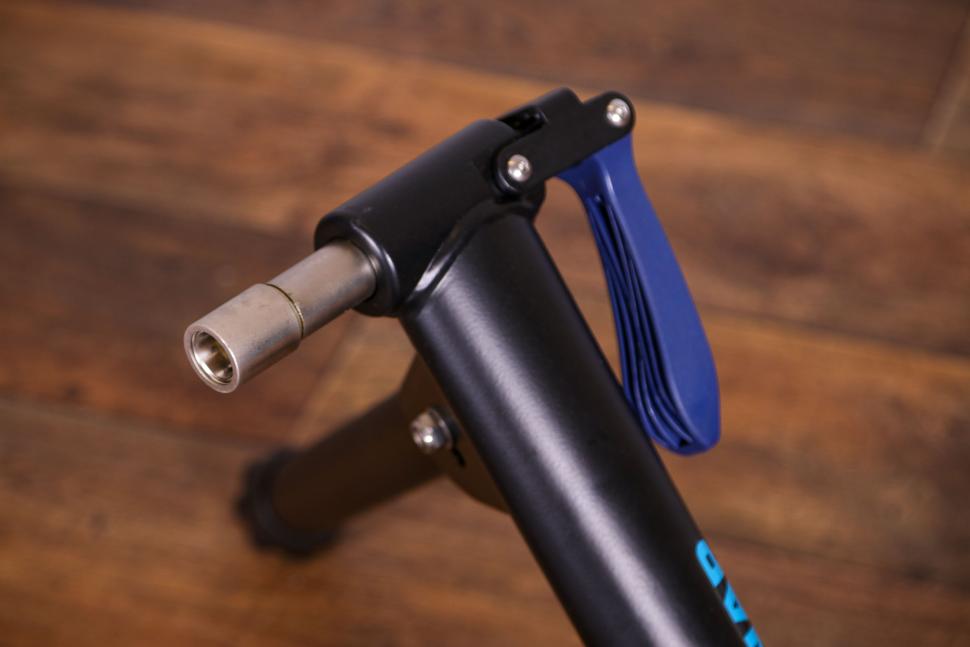 2021 Wahoo Kickr Snap - clamp 1.jpg