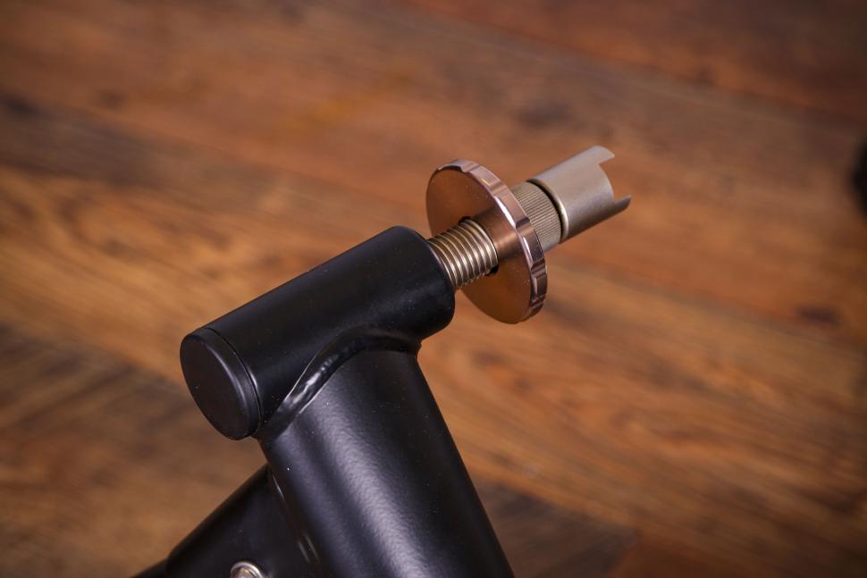 2021 Wahoo Kickr Snap - clamp 2.jpg