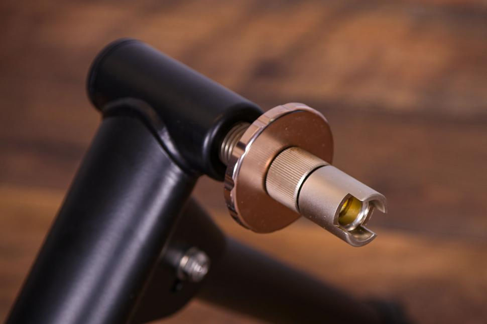 2021 Wahoo Kickr Snap - clamp 4.jpg