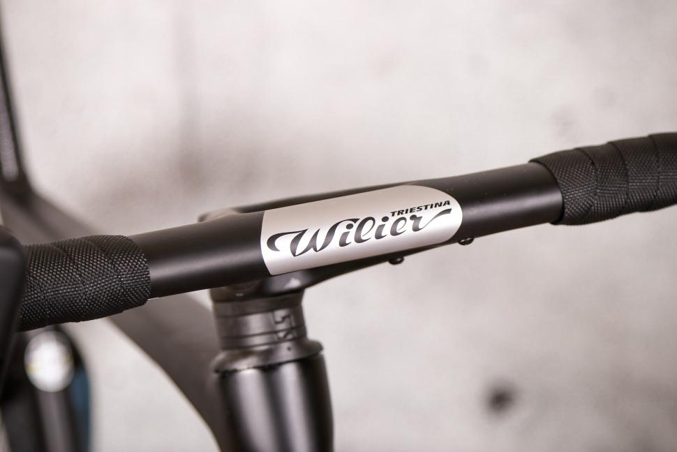 2021 Wilier Rave SLR - bars 2.jpg