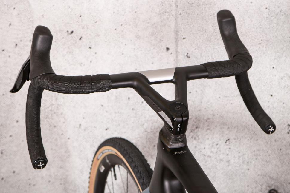 2021 Wilier Rave SLR - bars 3.jpg