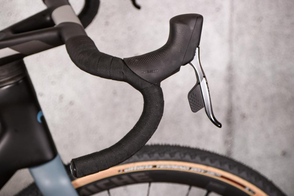 2021 Wilier Rave SLR - drop bar and lever.jpg