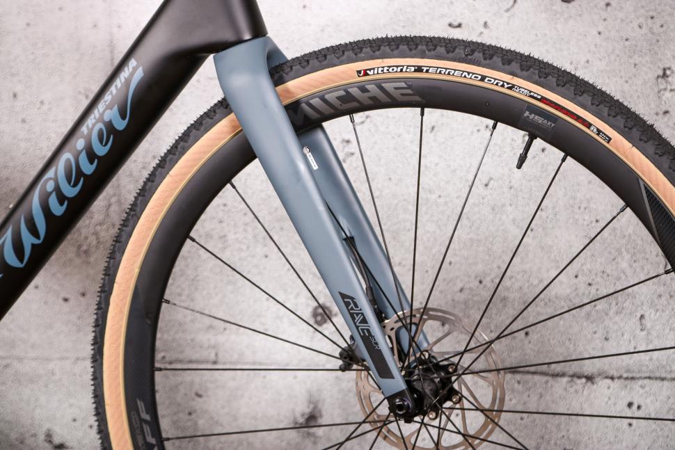 2021 Wilier Rave SLR - fork.jpg