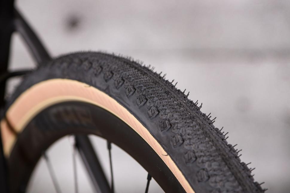 2021 Wilier Rave SLR - tyre 2.jpg