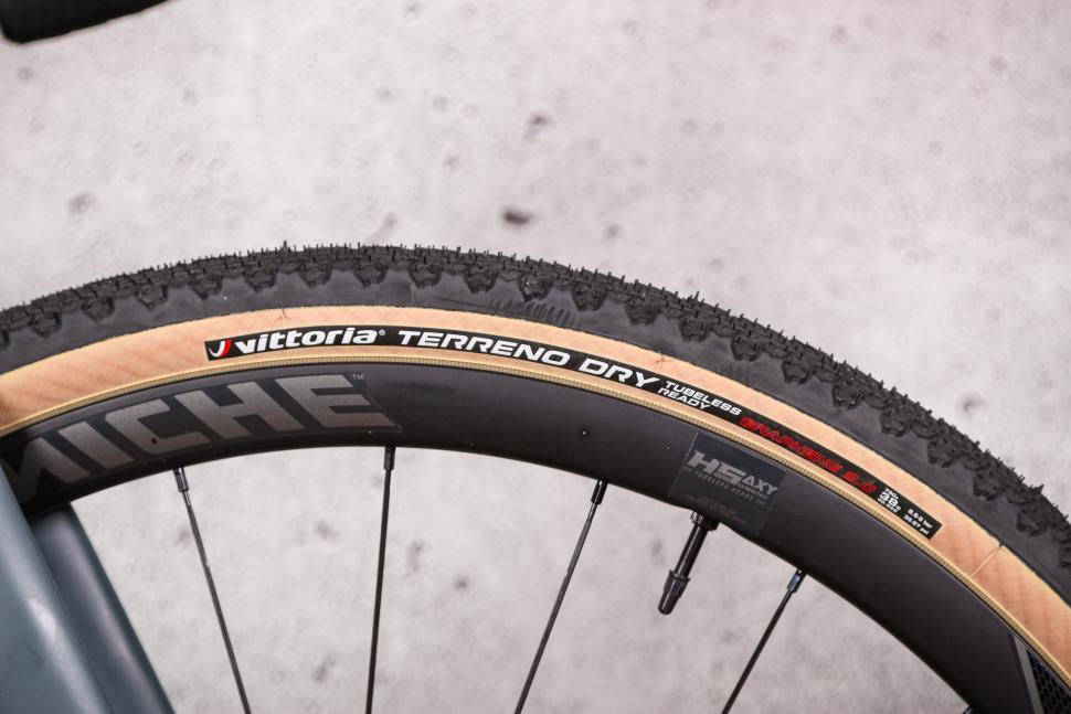 2021 Wilier Rave SLR - tyre.jpg