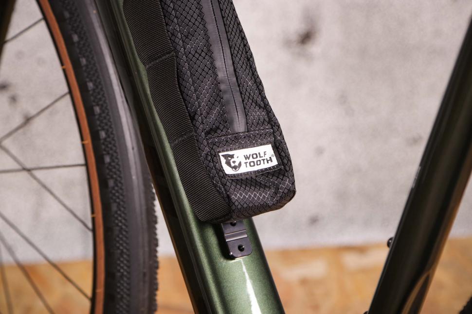 2021 Wolf Tooth B-RAD Pump Bag - base.jpg
