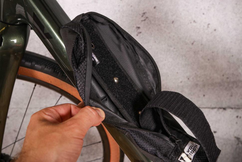2021 Wolf Tooth B-RAD Pump Bag - hidden mounts.jpg