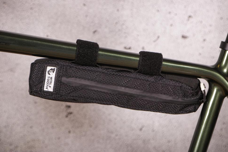 2021 Wolf Tooth B-RAD Pump Bag - with velcro straps.jpg