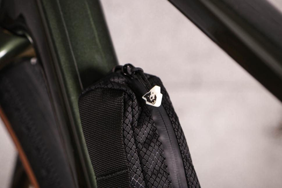 2021 Wolf Tooth B-RAD Pump Bag - zip.jpg