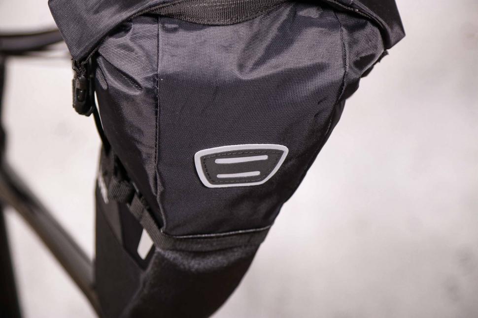 2021 Zefal Z Adventure R5 Waterproof Saddlebag - light loop.jpg