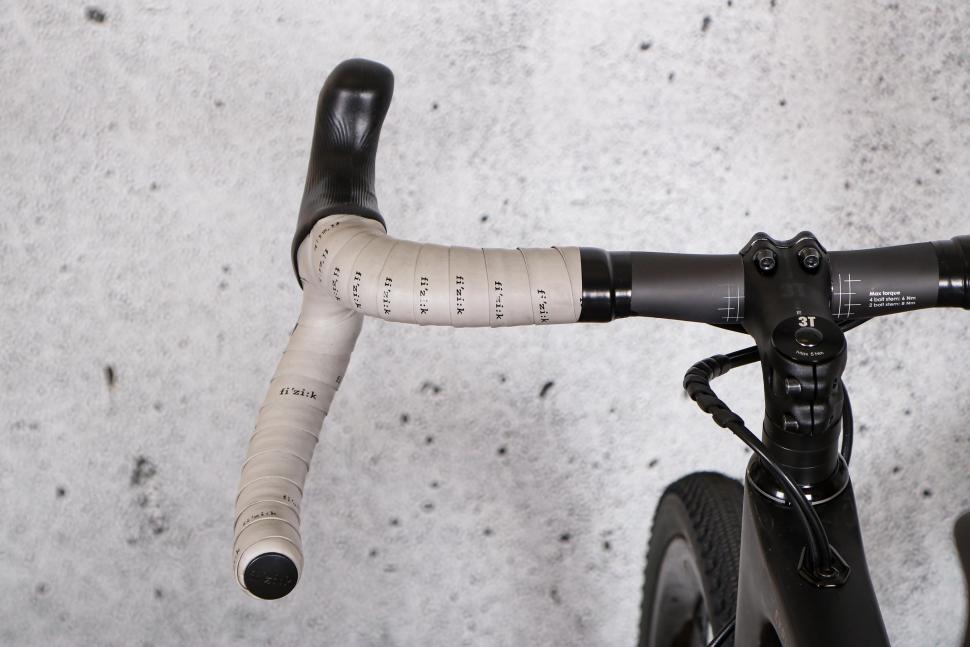 2022 3T Exploro Racemax Ekar 1x13 - bar flare.jpg