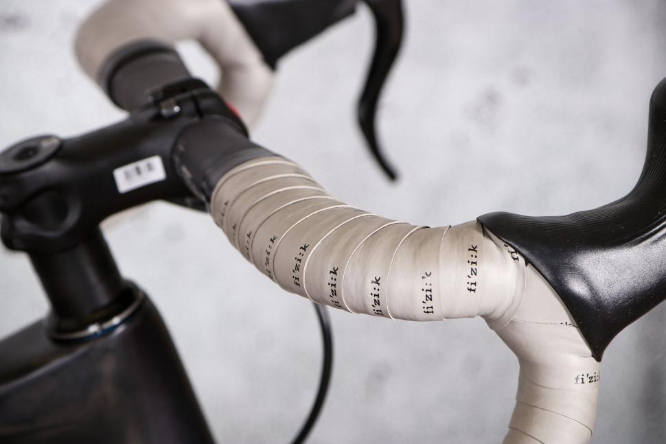 2022 3T Exploro Racemax Ekar 1x13 - bar tape.jpg