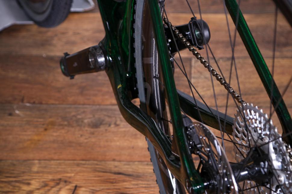 2022 3T Exploro Racemax Ekar 1x13 - chain stay profile.jpg