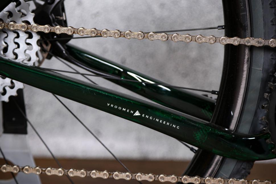 2022 3T Exploro Racemax Ekar 1x13 - chain stay.jpg
