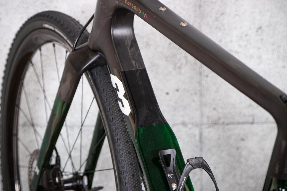 2022 3T Exploro Racemax Ekar 1x13 - down tube shape.jpg