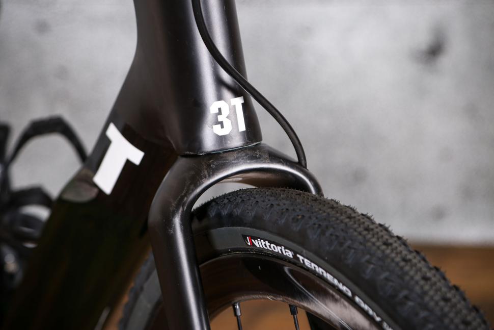 2022 3T Exploro Racemax Ekar 1x13 - fork clearance.jpg