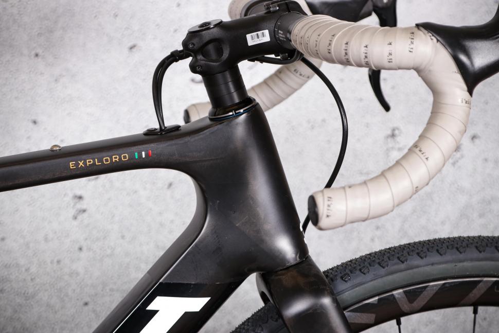 2022 3T Exploro Racemax Ekar 1x13 - head tube.jpg