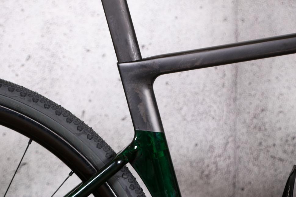 2022 3T Exploro Racemax Ekar 1x13 - seat tube junction.jpg