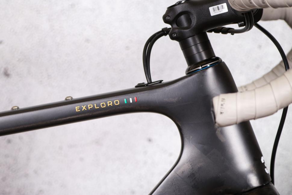 2022 3T Exploro Racemax Ekar 1x13 - top tube.jpg
