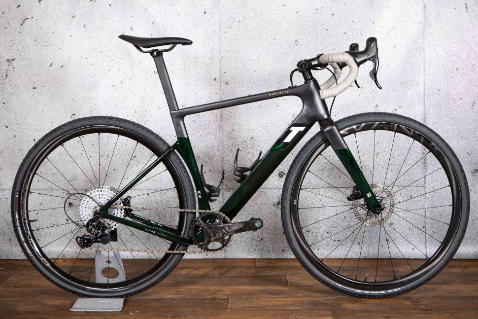 2022 3T Exploro Racemax Ekar 1x13.jpg