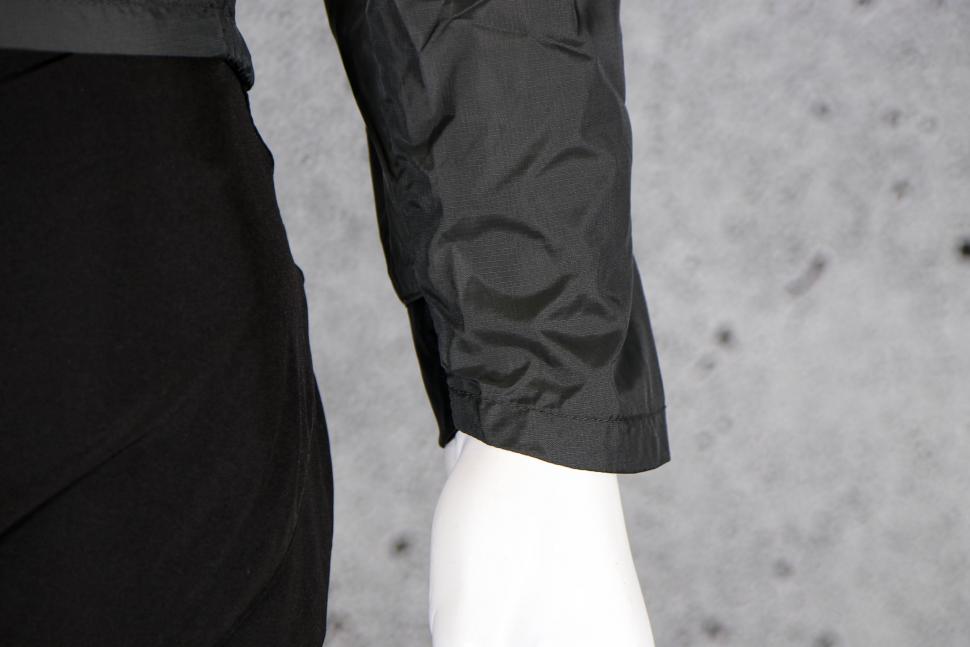 2022 Altura Airstream Men's Windproof Jacket - cuff.jpg