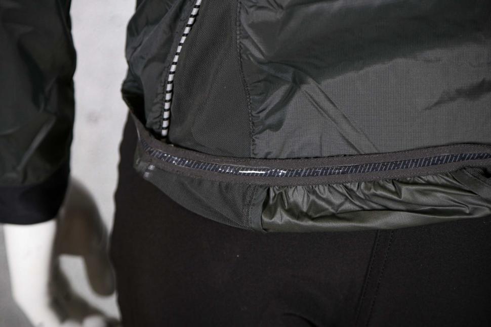 2022 Altura Airstream Men's Windproof Jacket - gripper.jpg