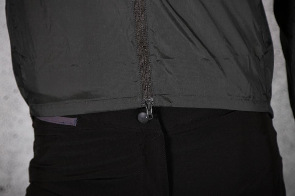 2022 Altura Airstream Men's Windproof Jacket - hem.jpg