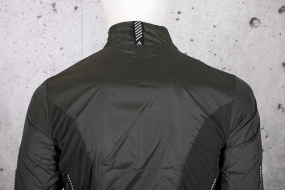 2022 Altura Airstream Men's Windproof Jacket - shoulders.jpg