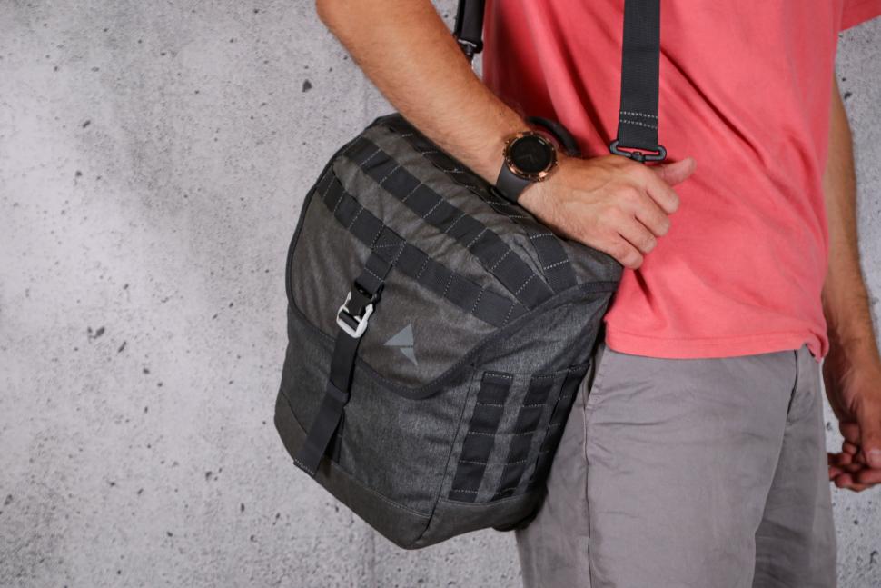 2022 Altura Dryline 32 Panniers - Pair - shoulder strap 2.jpg