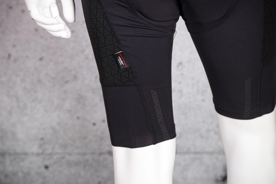 2022 Altura Endurance Men's Cycling Bib Shorts - cuff back.jpg