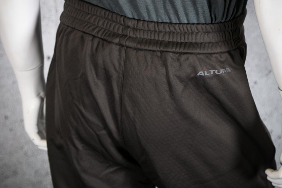 2022 Altura Grid Softshell Pant M Carbon - back detail.jpg