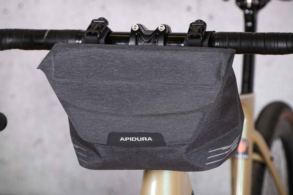 2022 Apidura City Handlebar Pack 2L - on bars.jpg