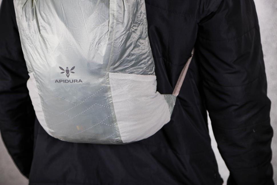 2022 Apidura Packable backpack 13L - detail.jpg