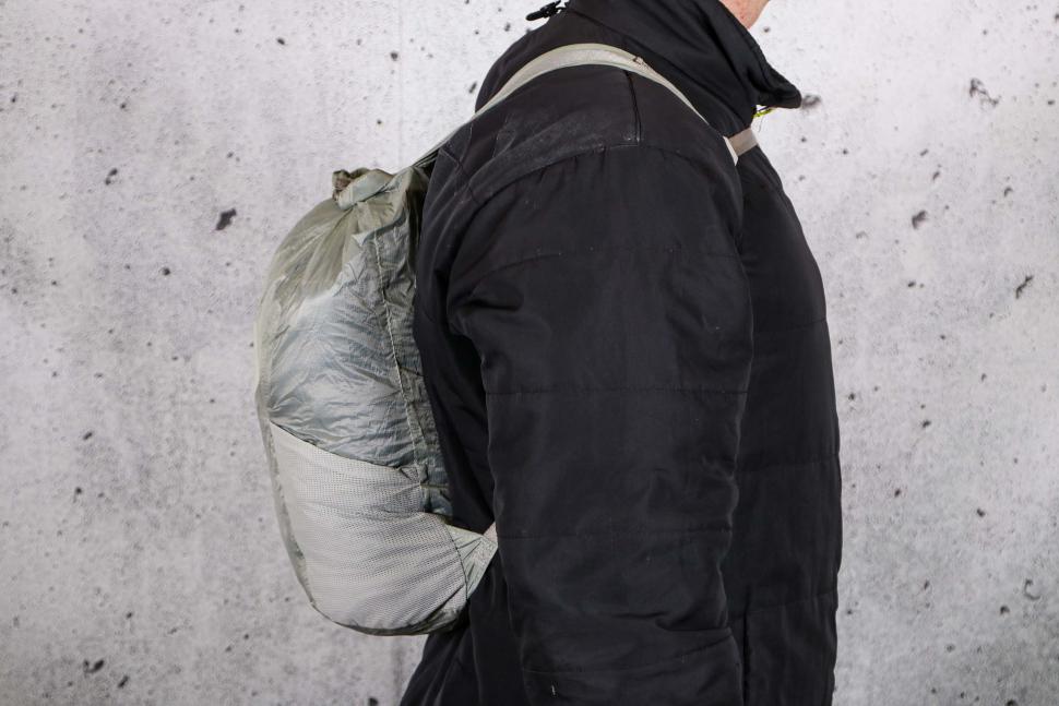 2022 Apidura Packable backpack 13L - side.jpg