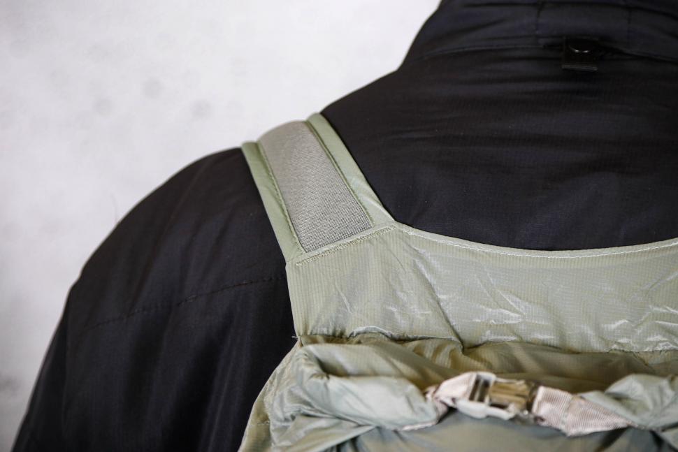 2022 Apidura Packable backpack 13L - strap detail 2.jpg