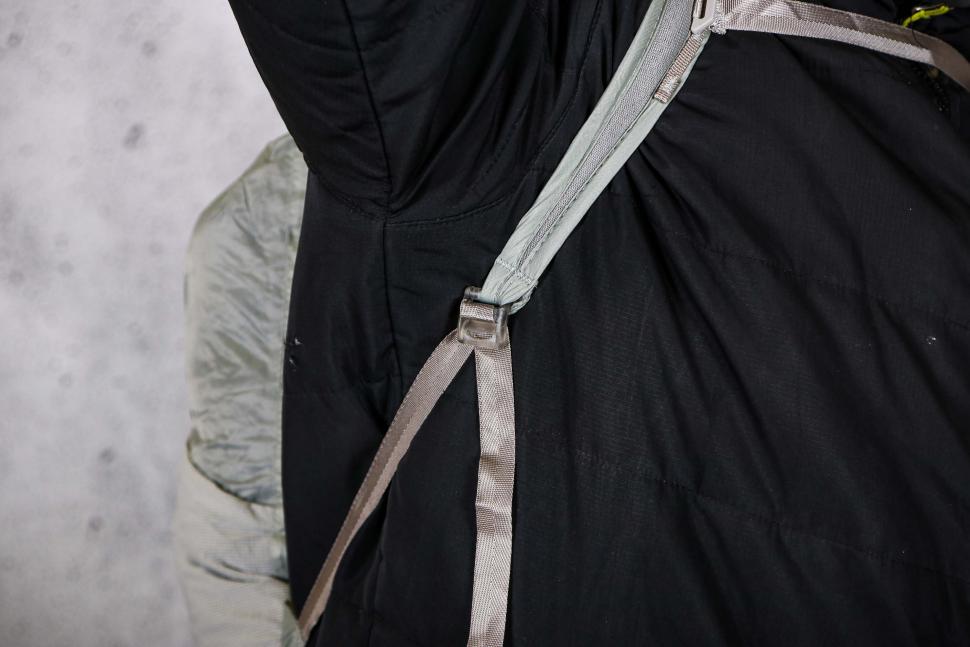 2022 Apidura Packable backpack 13L - strap detail.jpg