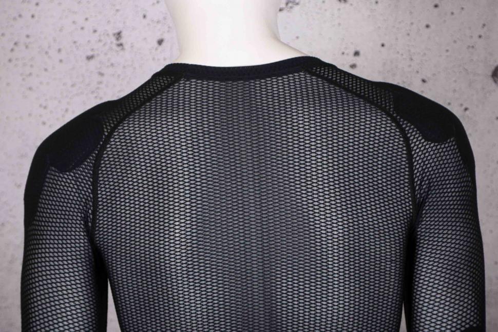 2022 ArmaUrto Impact Pro Base Layer - shoulders.jpg
