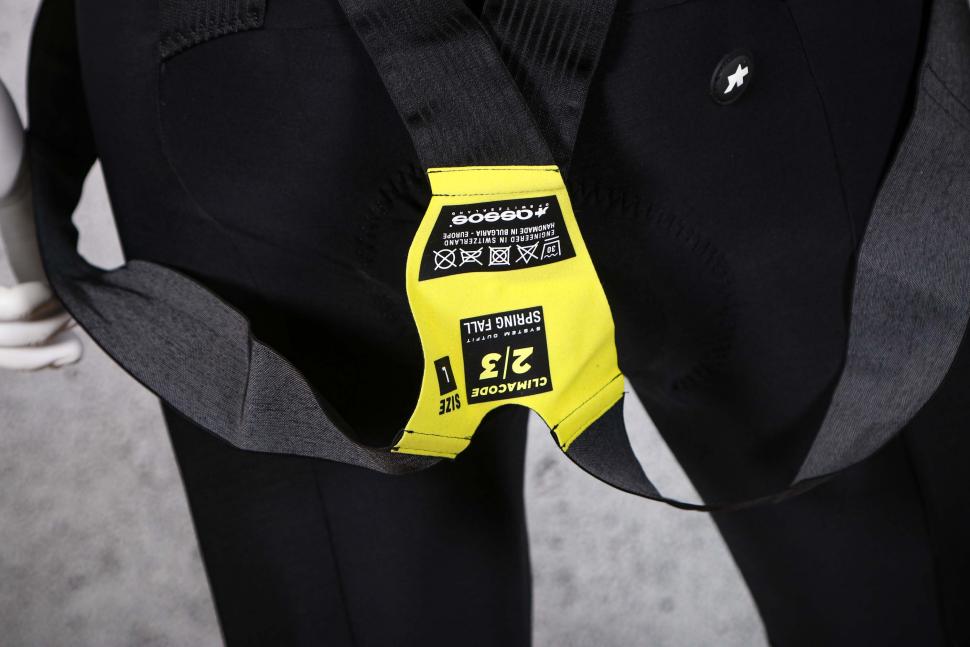 2022 Assos Equipe RS Spring Fall Bib Shorts S9 - straps graphic.jpg