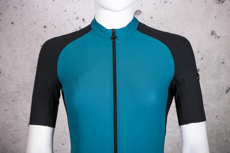 2022 Assos Womens UMA GTV Jersey C2 - chest.jpg