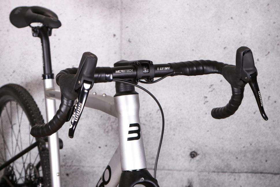 2022 Basso Tera Gravel Apex 1x11 - bars 1.jpg
