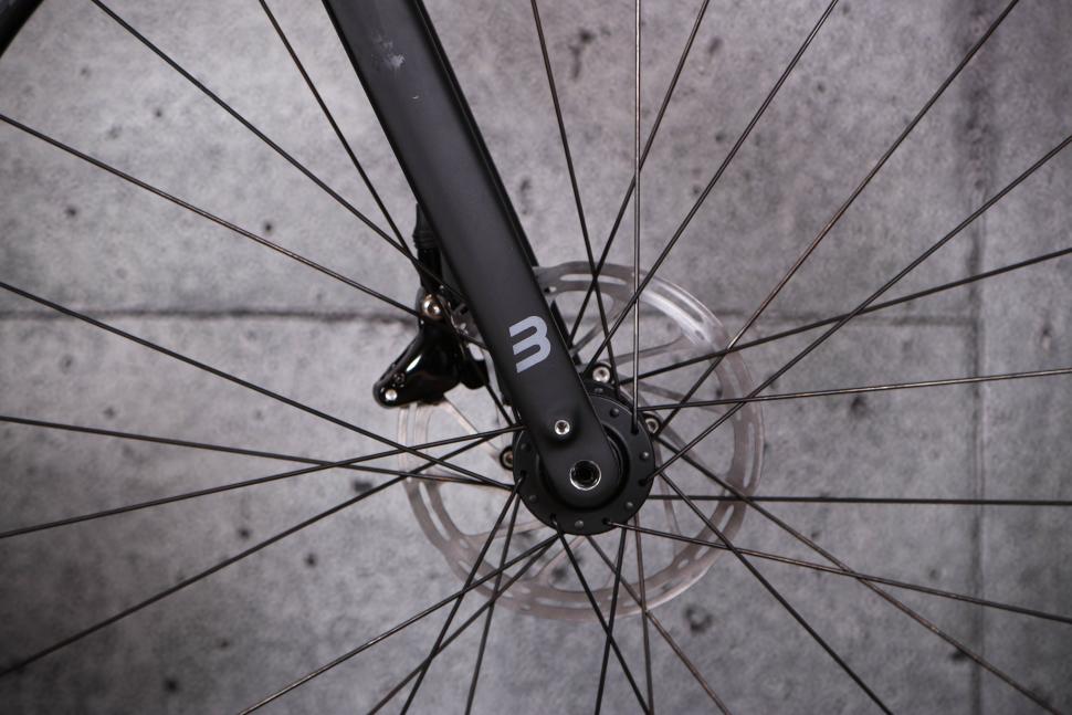 2022 Basso Tera Gravel Apex 1x11 - fork detail.jpg