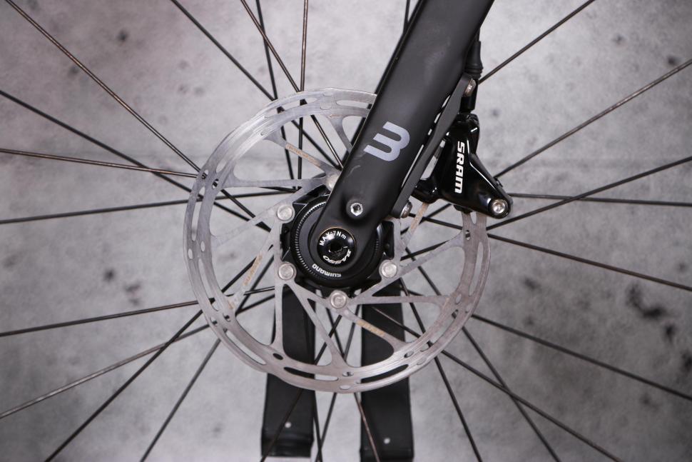 2022 Basso Tera Gravel Apex 1x11 - front disc brake.jpg