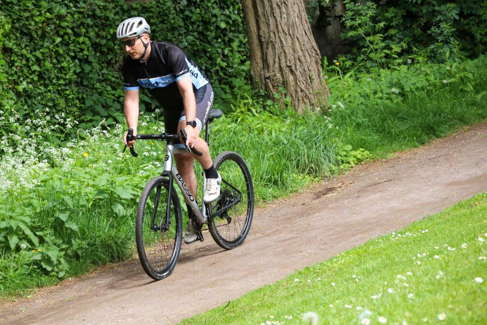 2022 Basso Tera Gravel Apex 1x11 - riding 4.jpg