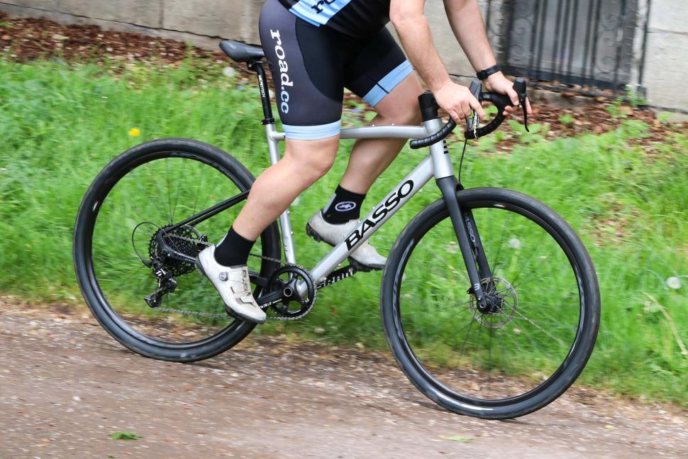 2022 Basso Tera Gravel Apex 1x11 - riding 5.jpg
