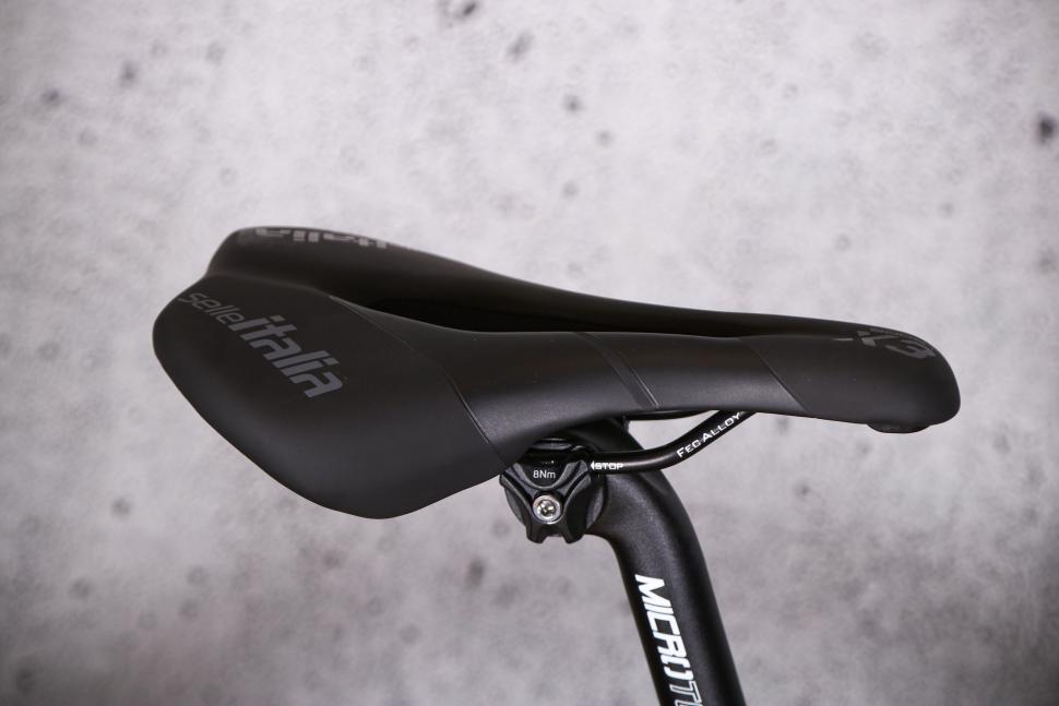 2022 Basso Tera Gravel Apex 1x11 - saddle.jpg