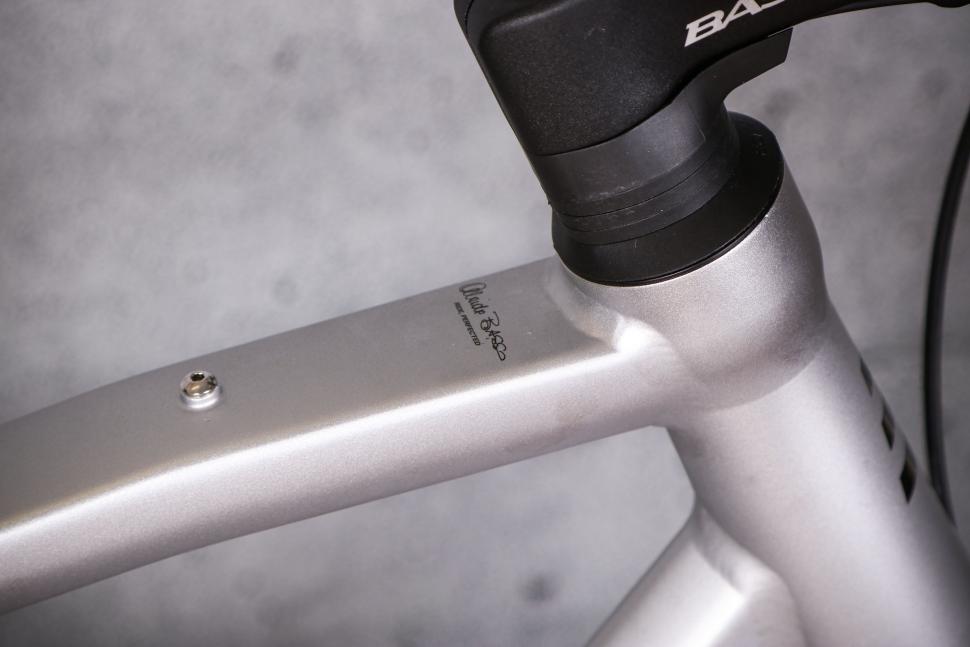2022 Basso Tera Gravel Apex 1x11 - top tube detail 2.jpg
