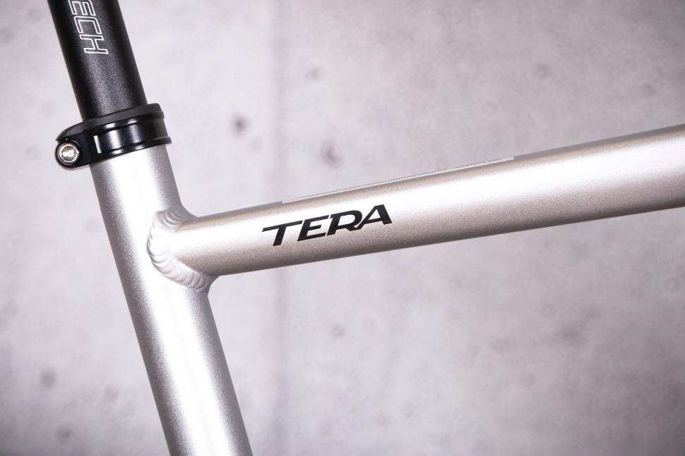 2022 Basso Tera Gravel Apex 1x11 - top tube detail.jpg