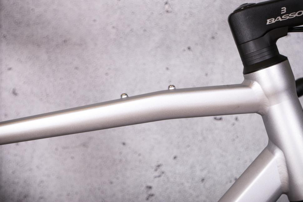 2022 Basso Tera Gravel Apex 1x11 - top tube shape.jpg