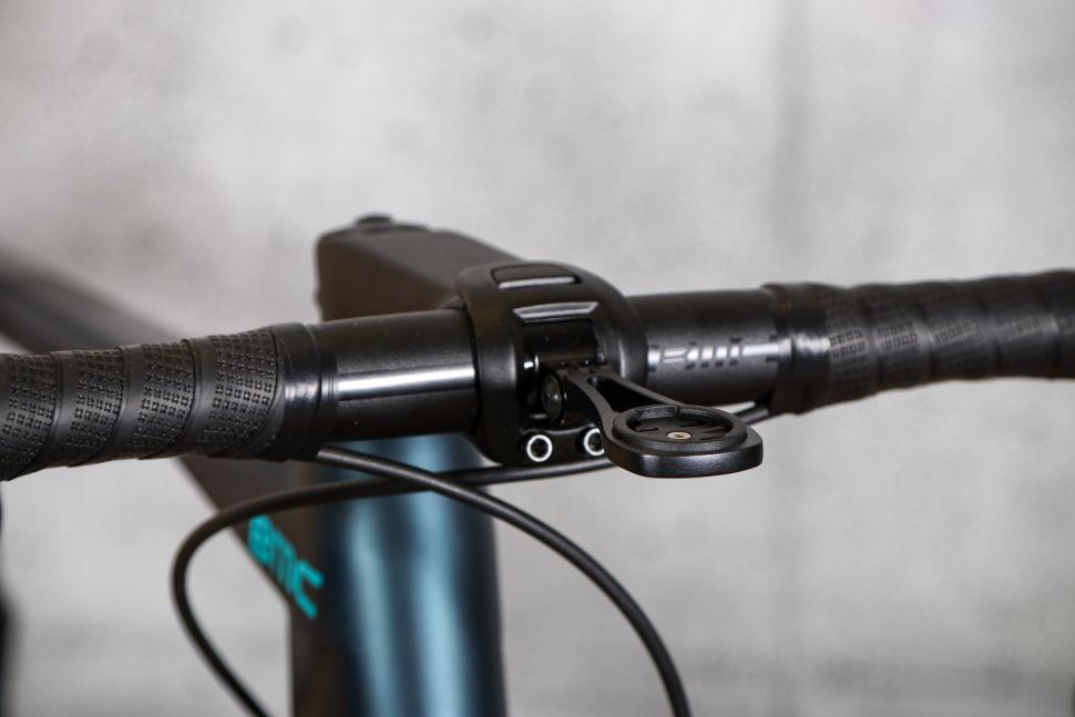 2022 BMC Roadmachine AMP ONE - bars 3.jpg